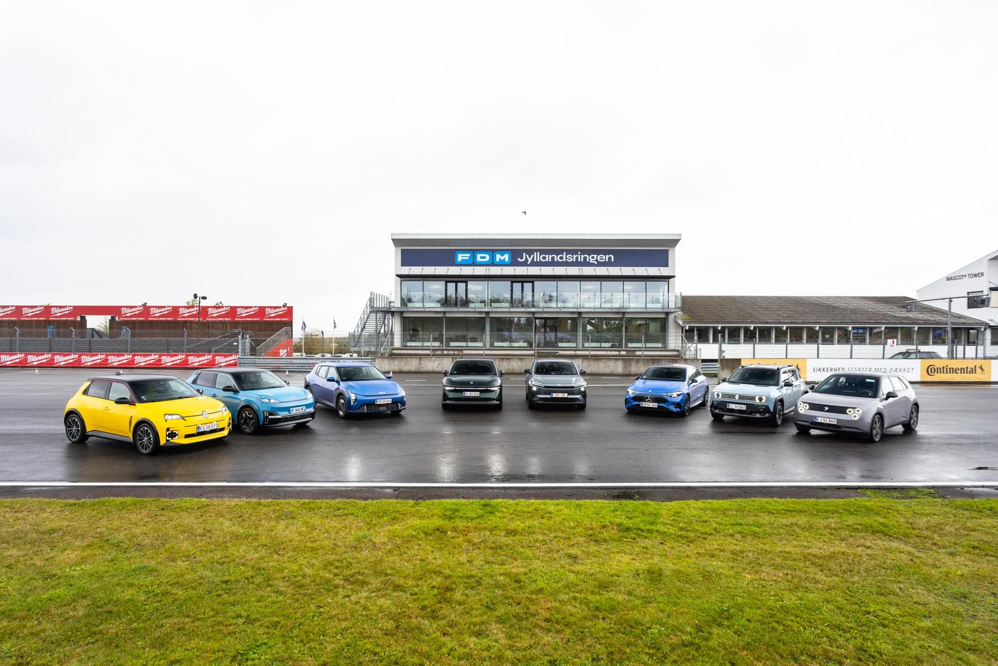 Talk: Årets Bil i Danmark 2026 møder ti ikoniske forsidemodeller fra MotorClassic